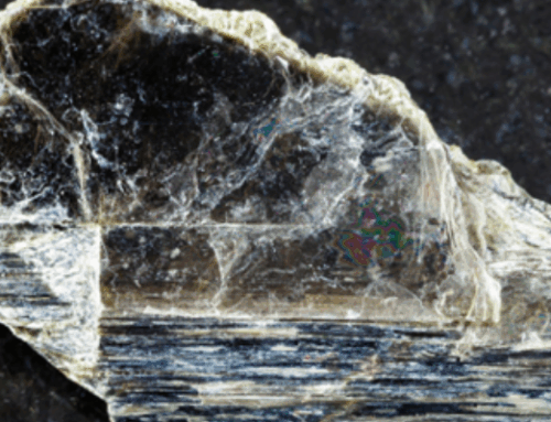 A historia da mica: de mineral decorativo a illante eléctrico