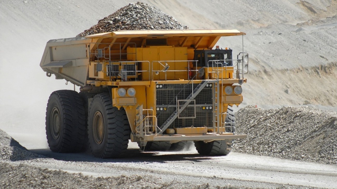 excavadora cargada